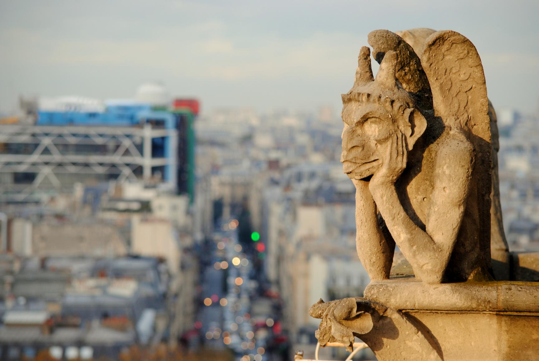 Gárgolas de Notre Dame, Centro Pompidou al fondo. París 2014.