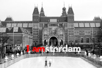 'I amsterdam' y Rijksmuseum, en Museumplein. Ámsterdam 2015.