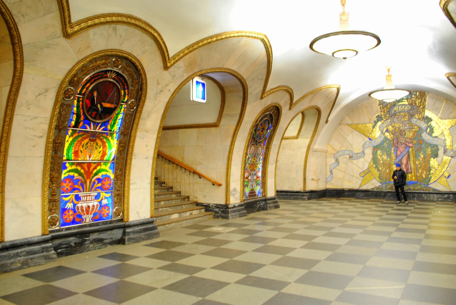 станция метро новослободская фото внутри