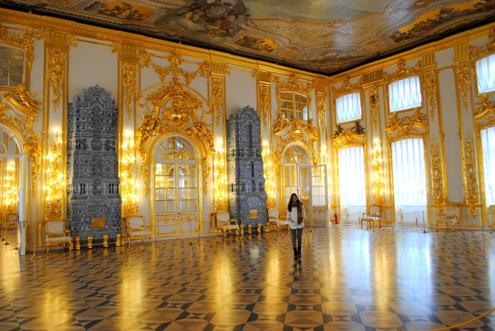Antecámara y hornos de porcelana holandesa. Palacio de Catalina. Rusia 2015